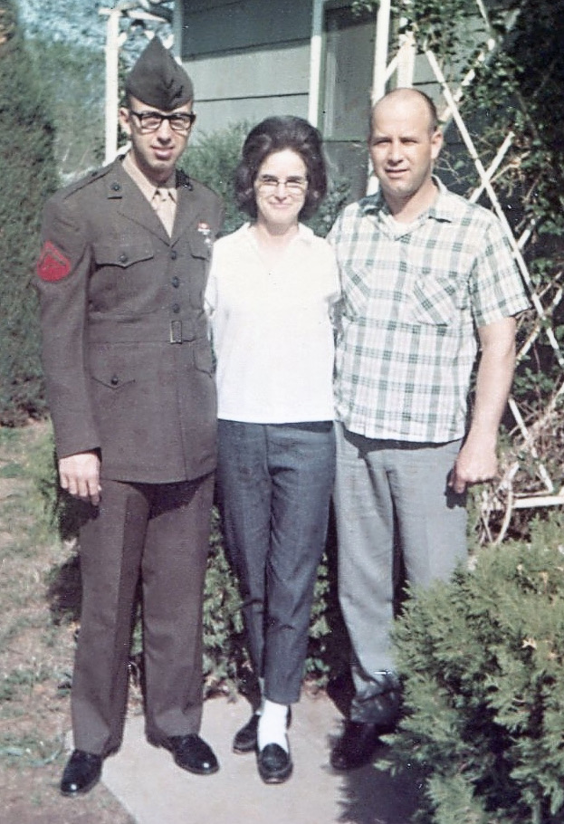 Derl Horn in uniform with his parents